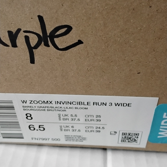 Nike Women's ZoomX Invincible Run 3 Wide Shoes - Picture 2 of 9